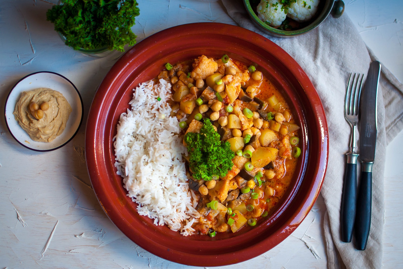 Arabische Gemüsepfanne mit Blumenkohl und Aubergine