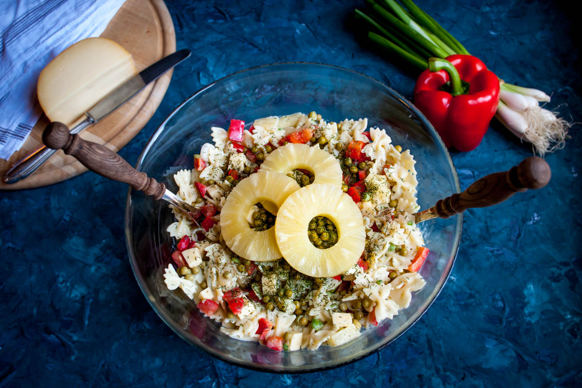 Vegetarischer Nudel-Ananas-Salat