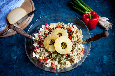 Vegetarischer Nudel-Ananas-Salat
